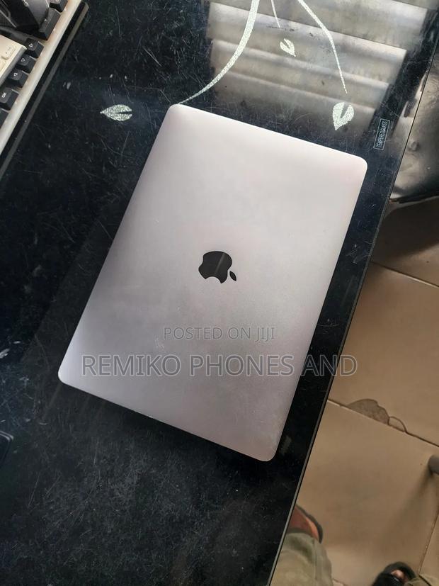 Laptop Apple MacBook Pro 2018 16GB Intel Core I7 SSD 512GB · Photo 2