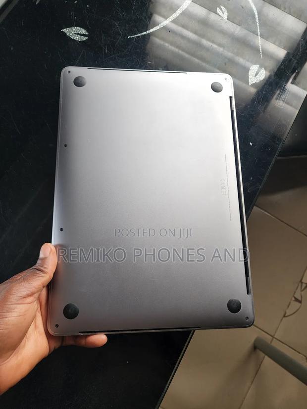 Laptop Apple MacBook Pro 2018 16GB Intel Core I7 SSD 512GB · Photo 3