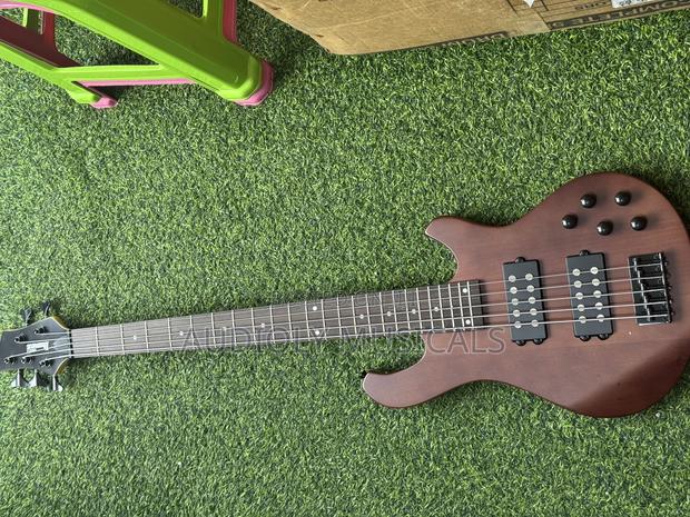 Ibanez Active Bass Guitar (Black Red) · Photo 6