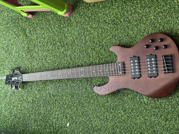 Ibanez Active Bass Guitar (Black Red) · Photo 4