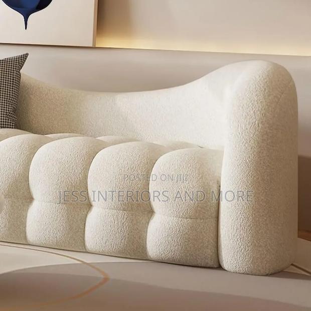 Sofa (Marshmello) · Photo 3