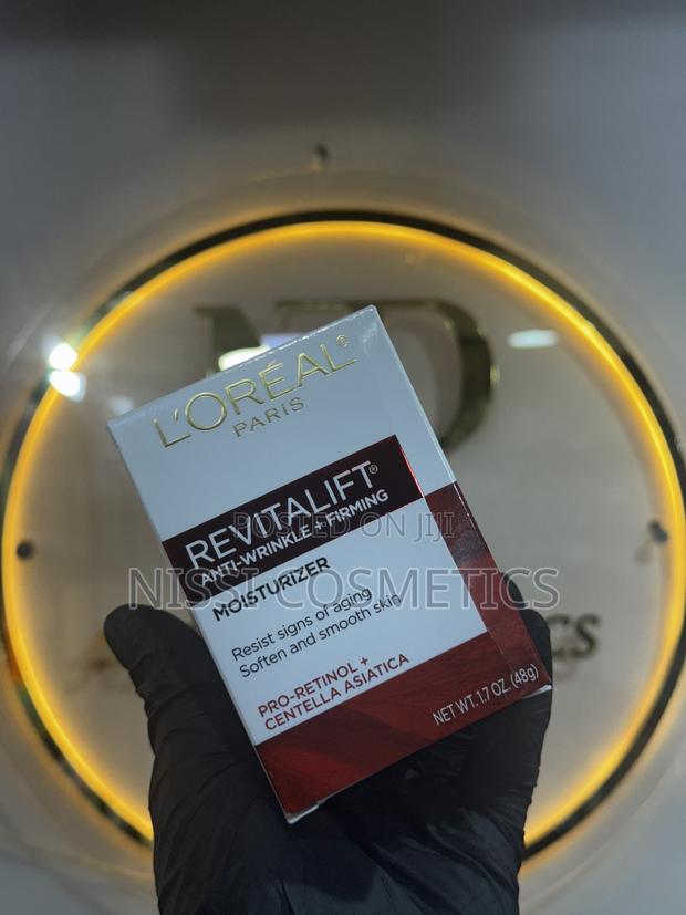 l'Oréal Revitalift Anti-Wrinkle + Firming Moisturizer · Photo 1