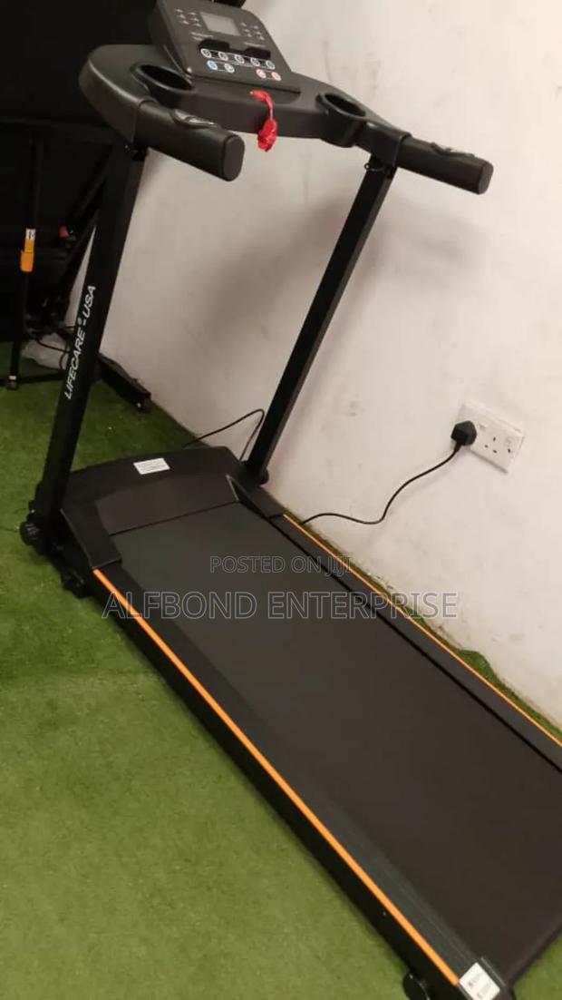 Lifecare S1 Treadmill · Photo 1