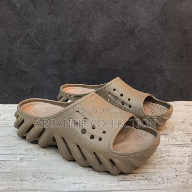 Unisex Crocs Echo Slides Brown · Photo 1