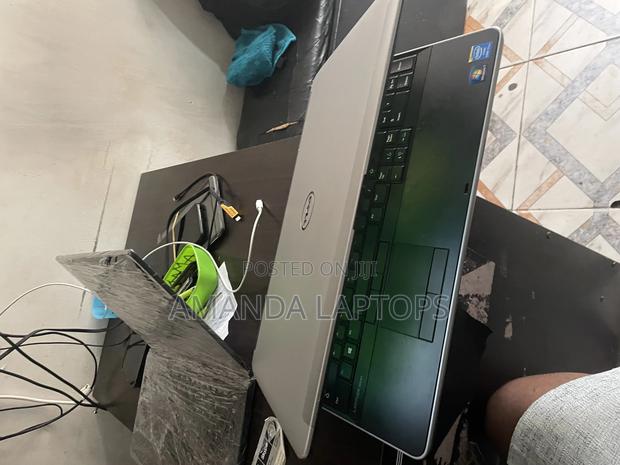 New Laptop Dell Inspiron 15 12GB Intel Core I7 SSD 256GB · Photo 4