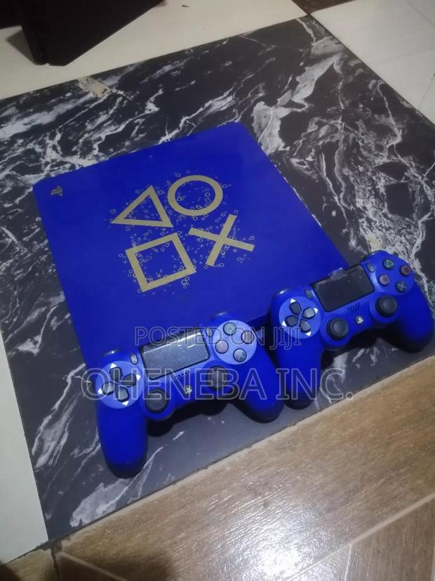 Ps4 Slim Jailbreak With FC27 + 13 More Games 1tb + 2 Pads · Photo 1