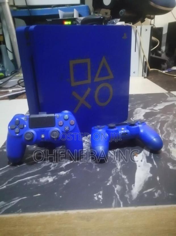 Ps4 Slim Jailbreak With FC27 + 13 More Games 1tb + 2 Pads · Photo 2