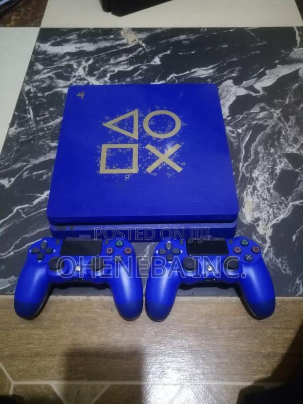 Ps4 Slim Jailbreak With FC27 + 13 More Games 1tb + 2 Pads · Photo 5
