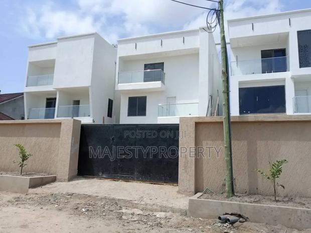 Newly Built 5bedrooms Self-Compound for Sale at Adiriganor · Photo 2