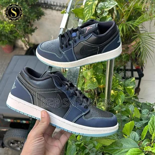 Nike Air Jordan 1 Low "Navy Black Snakeskin" · Photo 1