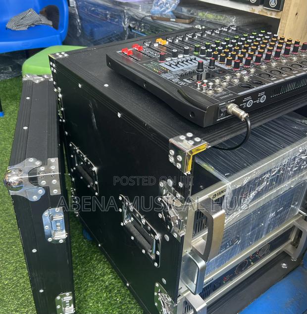 Jac 12 Unite Amplifier Rack · Photo 3