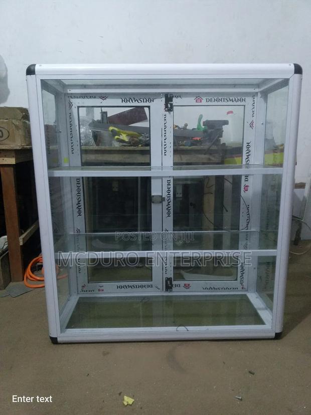 Showcase Glass · Photo 2