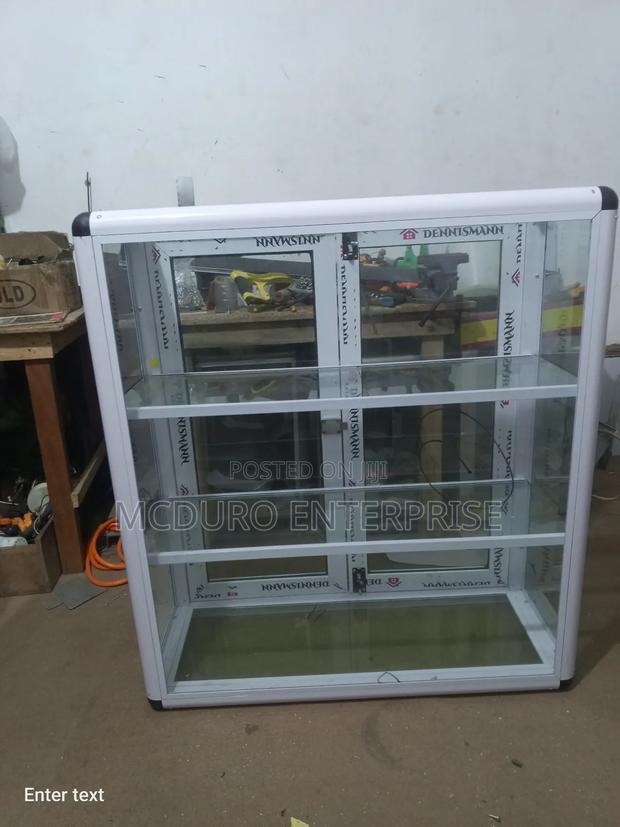 Showcase Glass · Photo 3