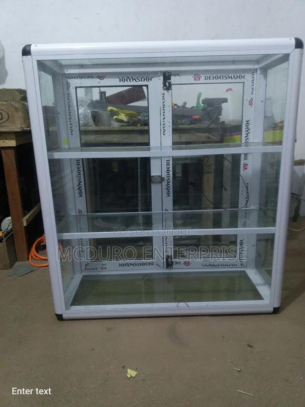 Showcase Glass · Photo 4
