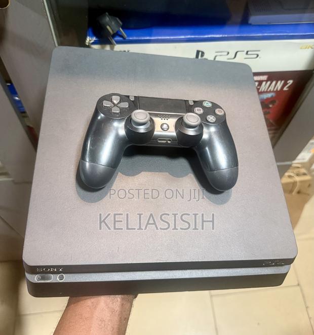 Ps4 Slim 500gig · Photo 2