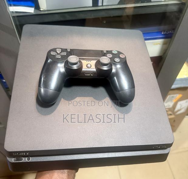 Ps4 Slim 500gig · Photo 3