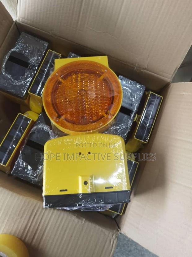 Construction Solar Warning Led Light. · Photo 2