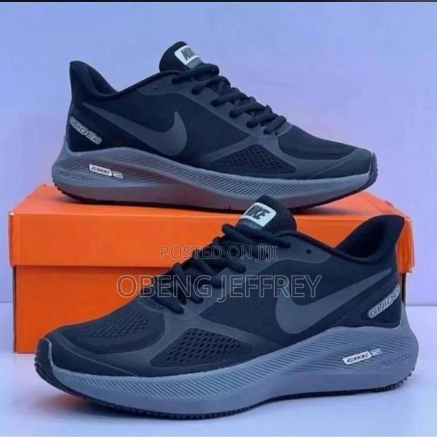 Original Nike Runner Black, Sole Gray · Photo 1