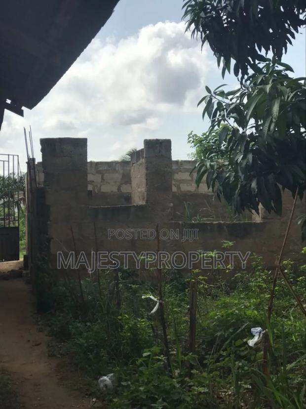 One (1) Plots of Land and 5 Bedrooms for Sale at Kasoa · Photo 1
