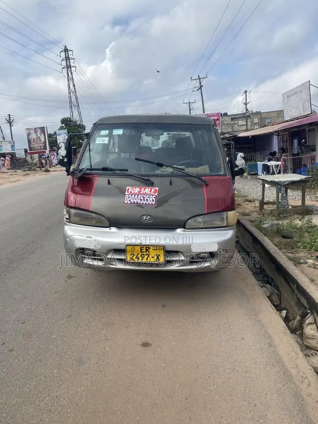 Hyundai H-100 2003 Grey · Photo 1