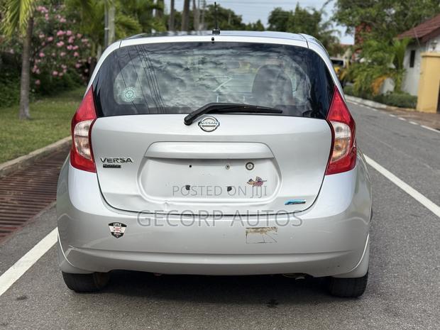 Nissan Versa 1.6 S 4dr Sedan (1.6L 4cyl 5M) 2014 Silver · Photo 5