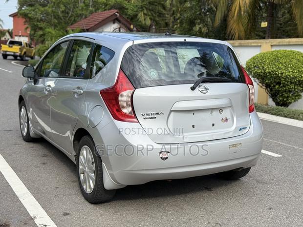Nissan Versa 1.6 S 4dr Sedan (1.6L 4cyl 5M) 2014 Silver · Photo 8
