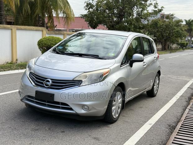 Nissan Versa 1.6 S 4dr Sedan (1.6L 4cyl 5M) 2014 Silver · Photo 7