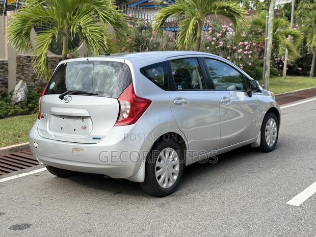 Nissan Versa 1.6 S 4dr Sedan (1.6L 4cyl 5M) 2014 Silver · Photo 6