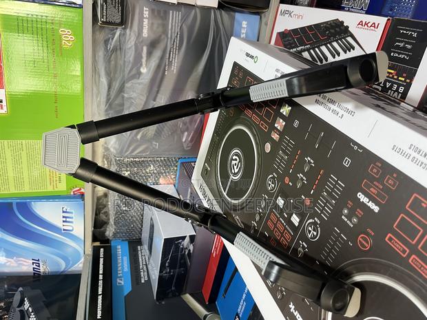 Guitar Stand · Photo 2