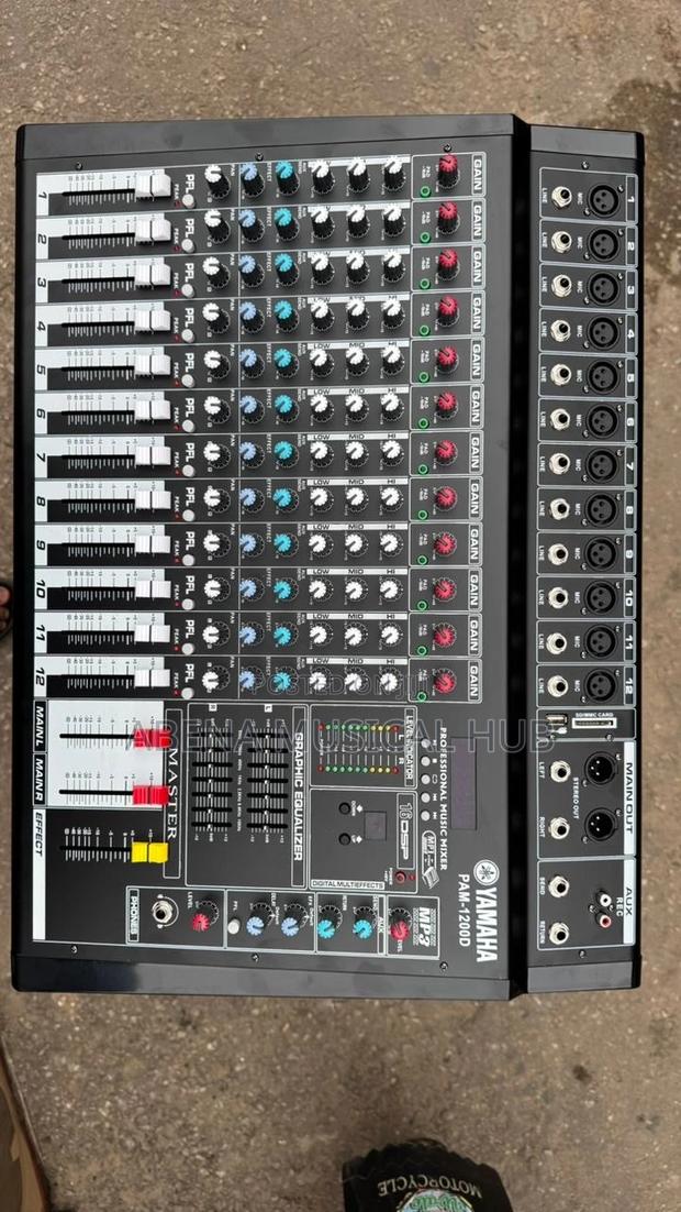 Yamaha Powered Mixer 12 Channel · Photo 1