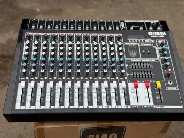 Yamaha Powered Mixer 12 Channel · Photo 3