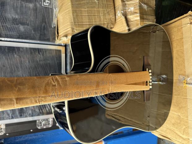 Yamaha Semi-Acoustic Guitar (Black) · Photo 5