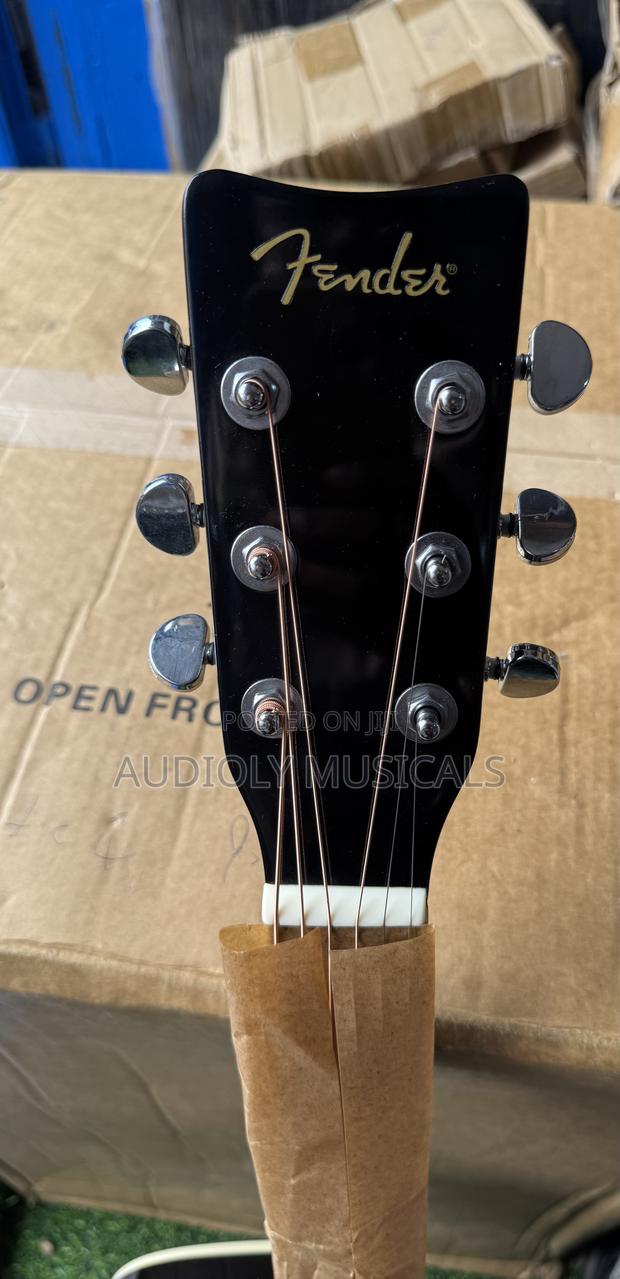 Fender Sonoran Acoustic Guitar · Photo 3