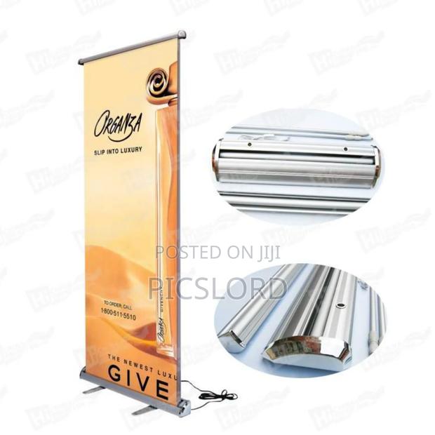 Electric Pull Up Banner · Photo 1