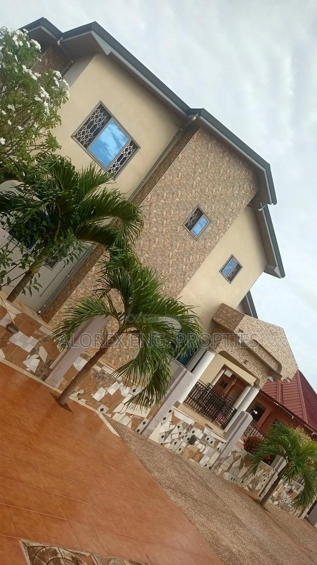 5bdrm Duplex in Gated Community, Oyarifa for rent · Photo 1