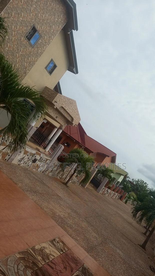 5bdrm Duplex in Gated Community, Oyarifa for rent · Photo 4