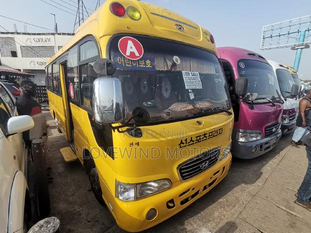 Hyundai County 2012 Yellow · Photo 3