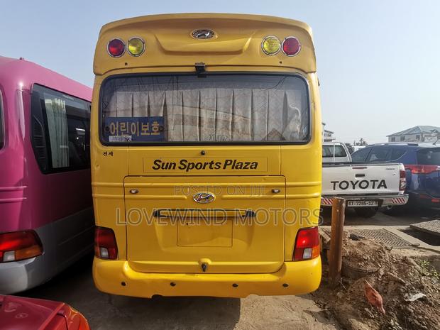 Hyundai County 2012 Yellow · Photo 7