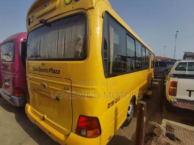 Hyundai County 2012 Yellow · Photo 6