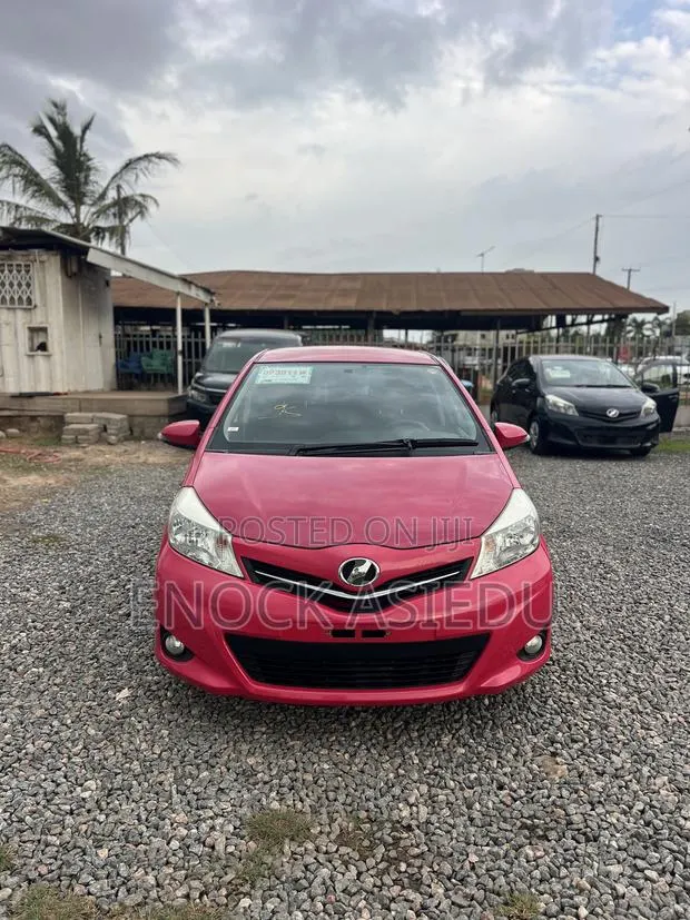 Toyota Vitz 1.3 AWD 3dr 2013 Pink · Photo 1