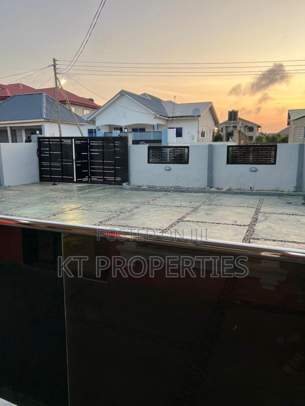 4bdrm Duplex in Millenium City for sale · Photo 3