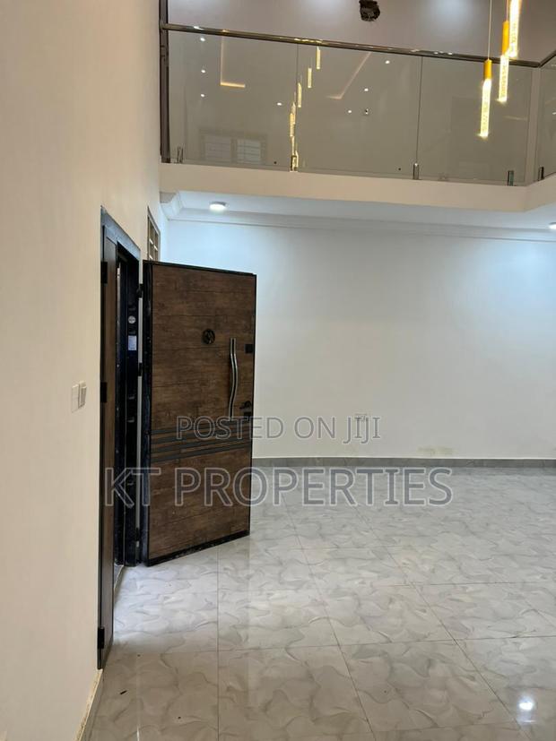 4bdrm Duplex in Millenium City for sale · Photo 4