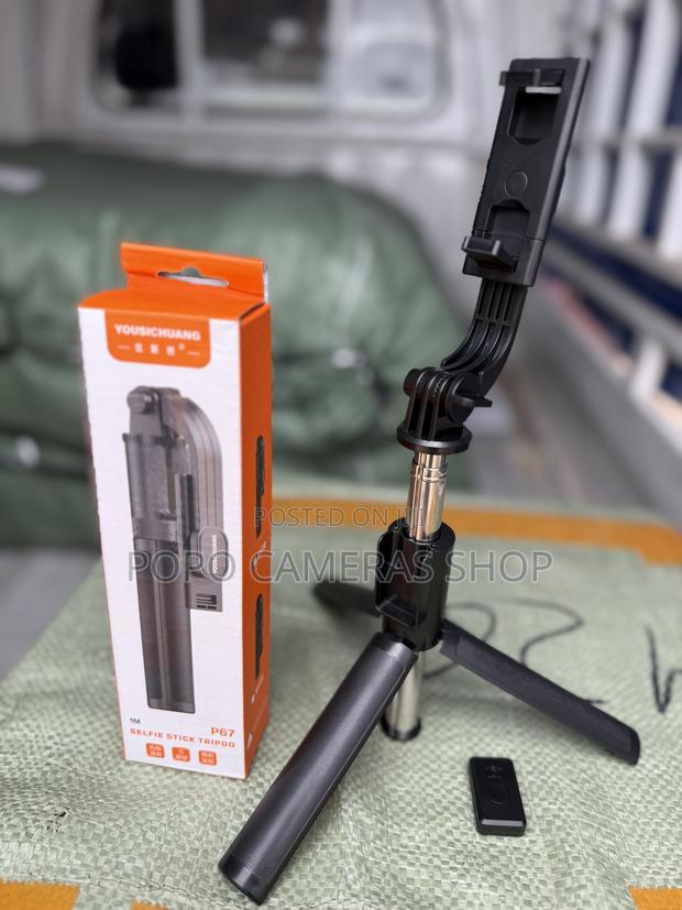 P67 Extendable Selfie Stick With Remote Control · Photo 1