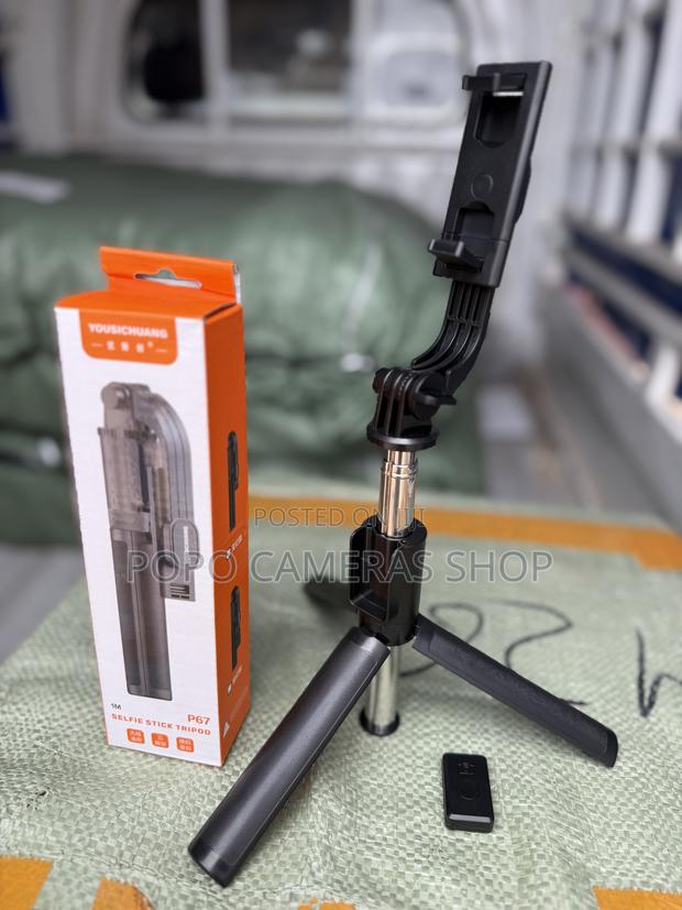 P67 Extendable Selfie Stick With Remote Control · Photo 2