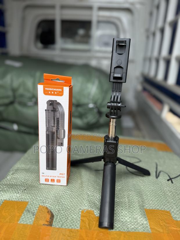 P67 Extendable Selfie Stick With Remote Control · Photo 3
