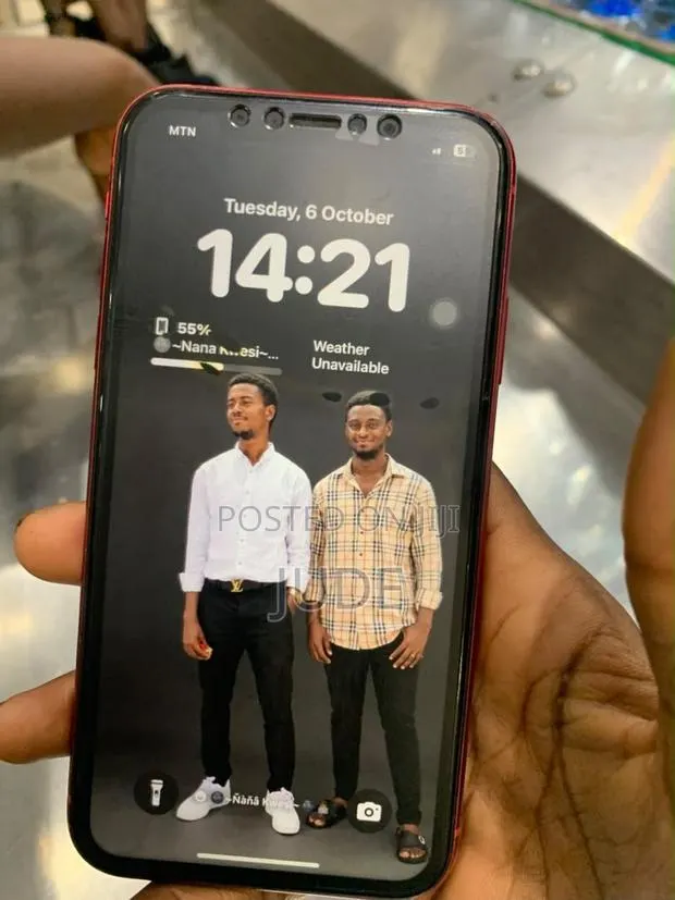 Apple iPhone XR 128 GB Red · Photo 1