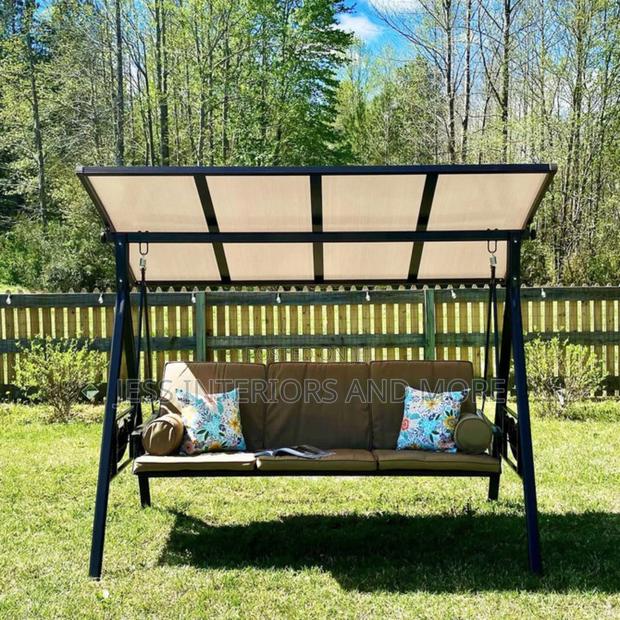 Outdoor 3-Seater Swing / Canopy · Photo 2