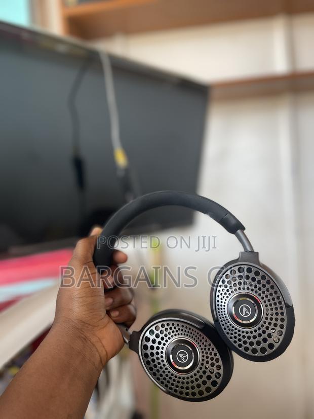 Z.P.M Hybrid 2 Wireless Headset With Protective Bag · Photo 2