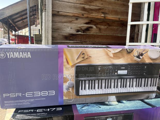 Keyboard PSR E383 · Photo 1