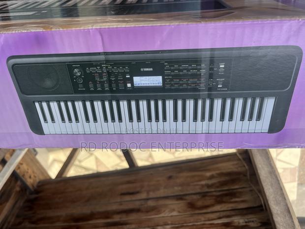 Keyboard PSR E383 · Photo 2